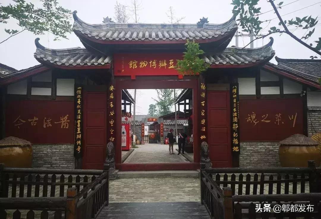 最新战旗款式,最新战旗款式，小巷深处的时尚秘境